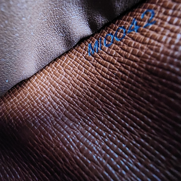 Louis Vuitton compact zipped wallet - Picture 2 of 12